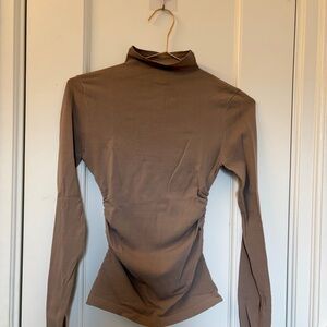 DISSH Mockneck Top